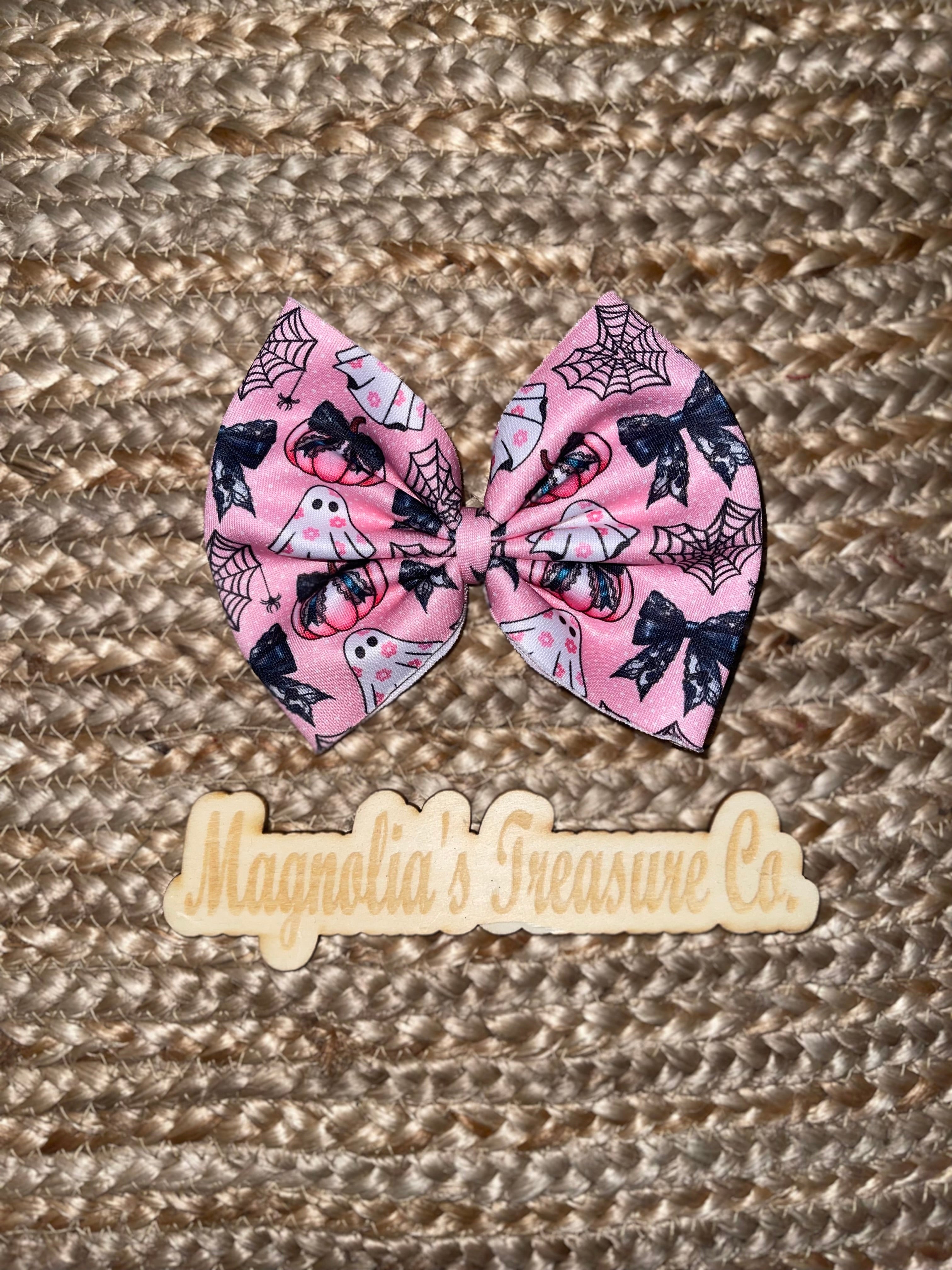 Cutesy ghost bow