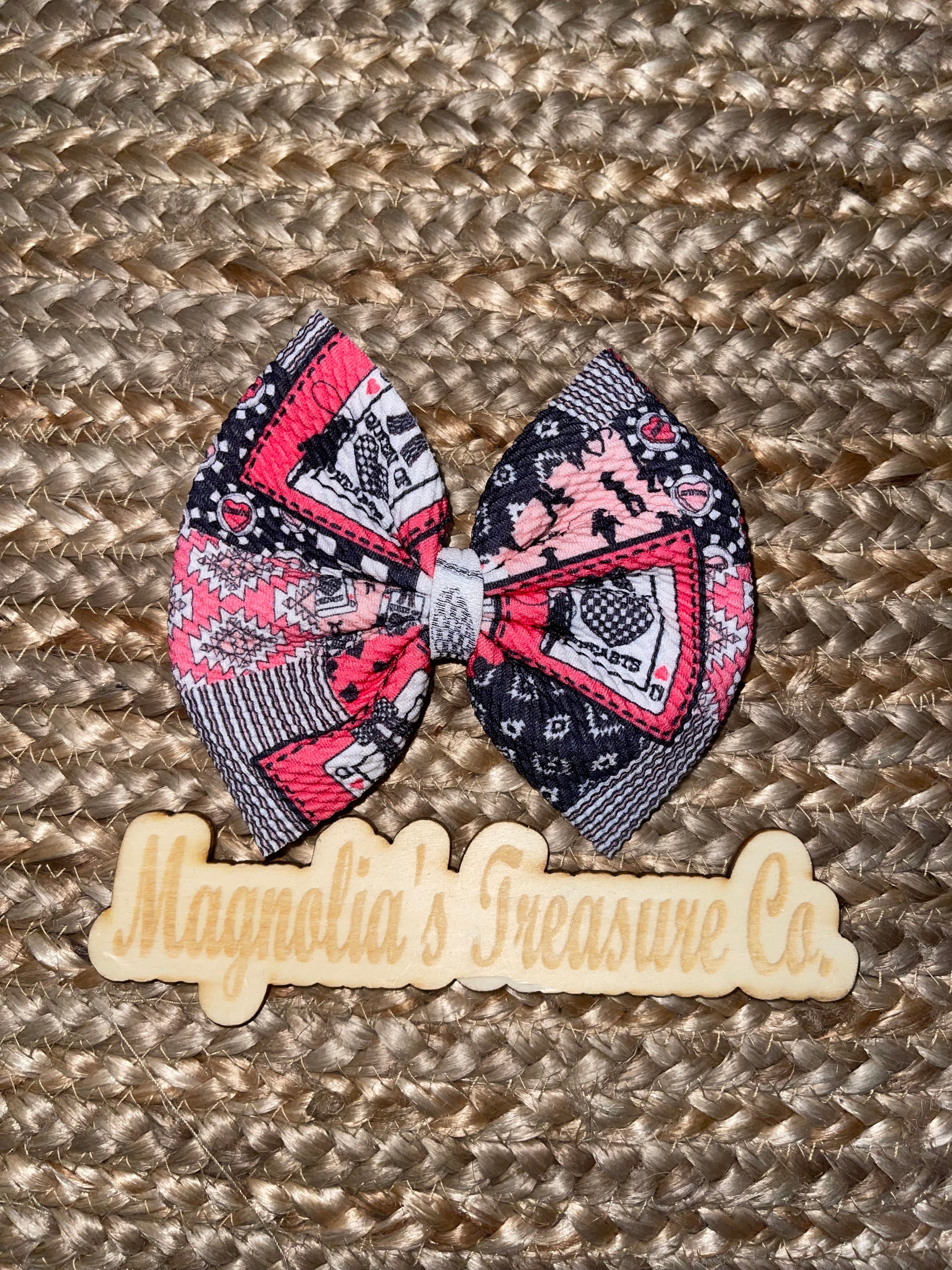 Queen of hearts bow