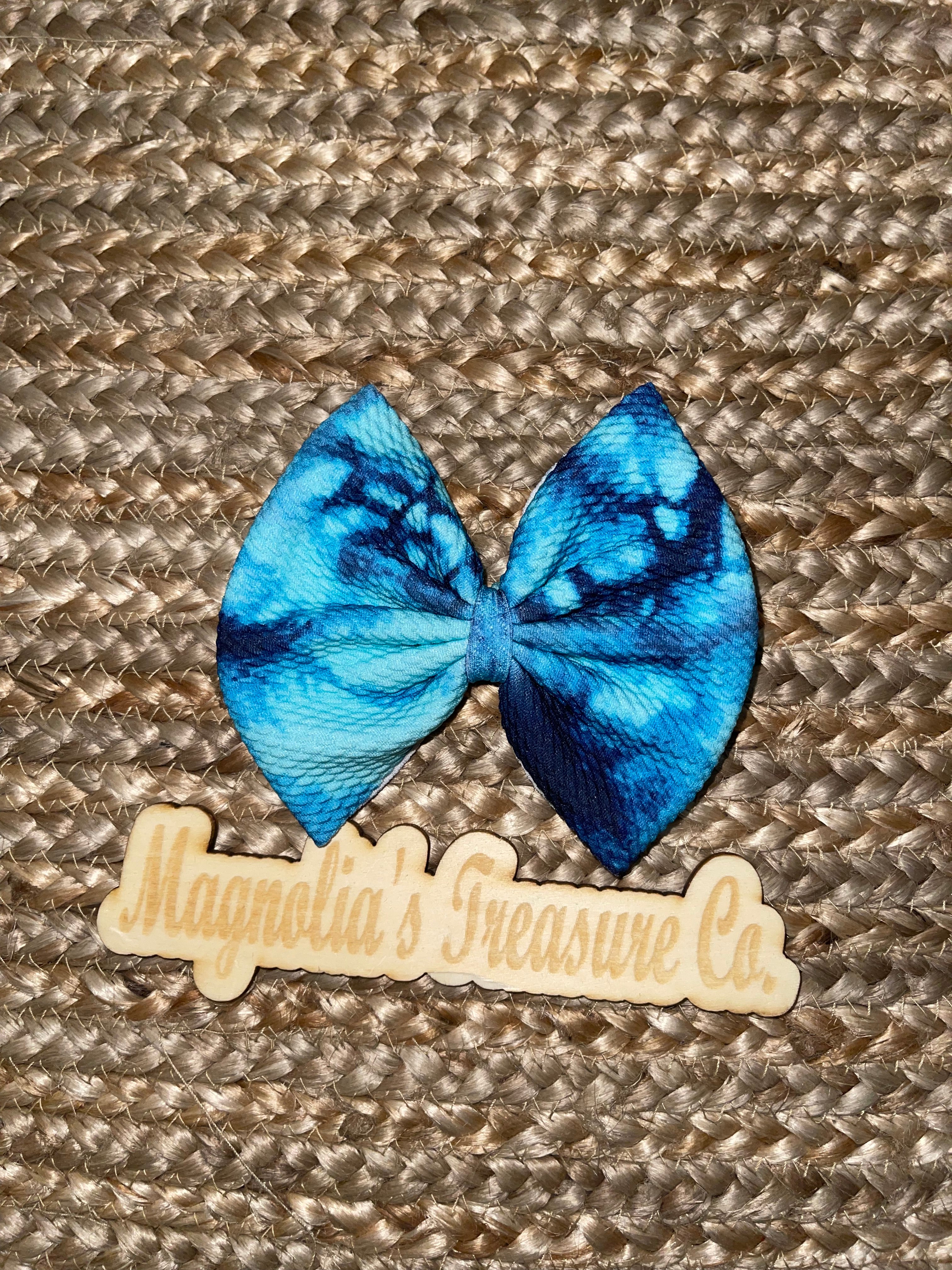 Blue tie-dye bow ￼